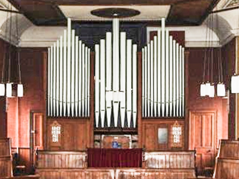 Plough Chapel 016 organ and pulpit from balcony.jpg